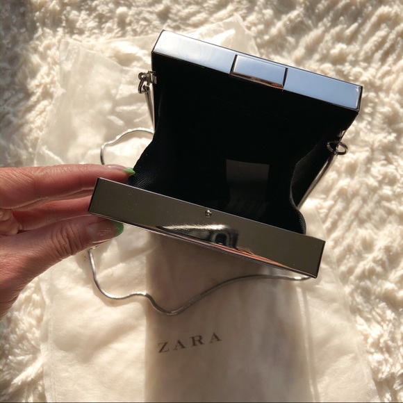 🌟Zara Evening Metal Clutch with Leather Detailing - Picture 3 of 6